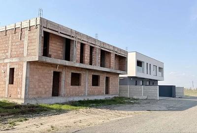 Casă cu 4 camere cu Teren 500 Mp în Săcălaz