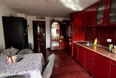 Apartament cu 2 camere decomandat în Uiești