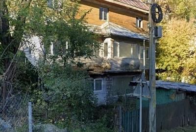 Casă cu 10 camere cu Teren 260 Mp în Central
