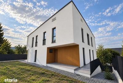 Casă cu 4 camere cu Teren 285 Mp în Mărăști
