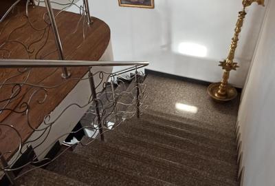 Duplex cu 6 camere cu Canalizare în Central - 8