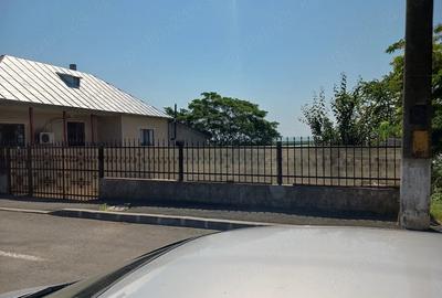 Casă cu 5 camere cu Teren 1540 Mp în Jurilovca