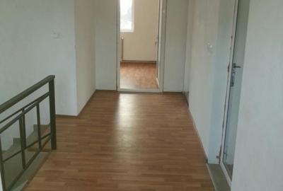 Casă cu 4 camere cu Teren 2000 Mp în Văleni - 1