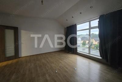 Apartament cu 4 camere decomandat în Slimnic - 2