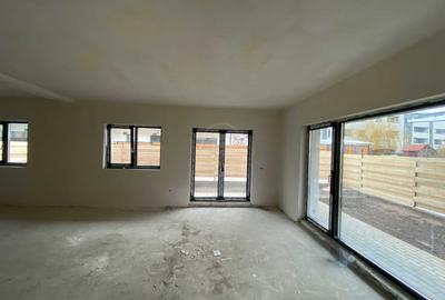 Duplex cu 5 camere cu Canalizare în Florești