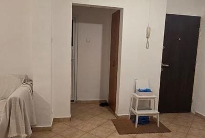 Apartament cu 4 camere semidecomandat în Apărătorii Patriei