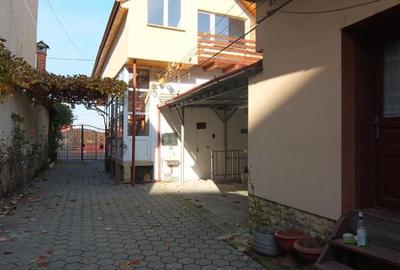 Casă individuală cu 4 camere cu Canalizare în Bartolomeu
