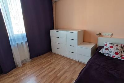 Apartament cu 3 camere decomandat în Dristor