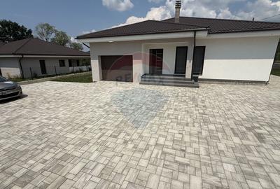 Casă cu 6 camere cu Teren 892 Mp în Est - 17