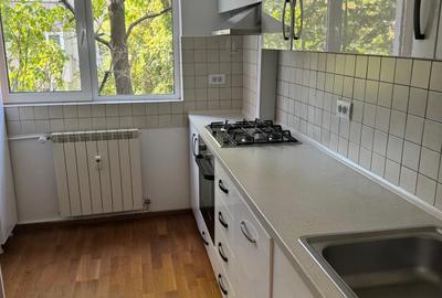 Apartament cu 2 camere semidecomandat, mobilat în Turda