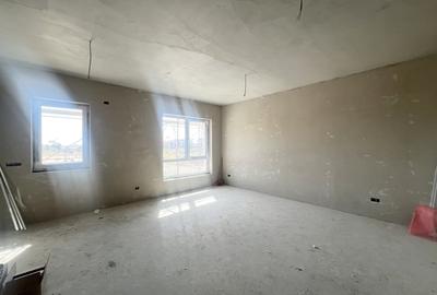 Apartament cu 2 camere decomandat în Giroc