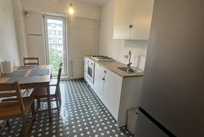 Apartament cu 3 camere semidecomandat în 13 Septembrie