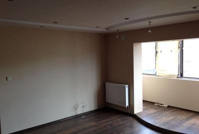 Apartament cu 3 camere în Central - 1