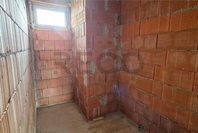 Casă cu 4 camere cu Teren 502 Mp în Sânmartin