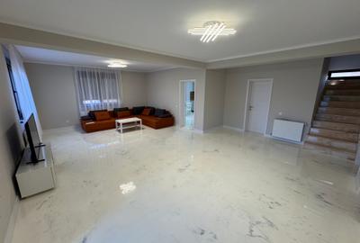 Casă cu 5 camere cu Garaj în Mogoșoaia
