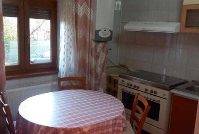 Apartament cu 3 camere decomandat în Central - 1