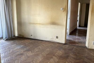 Apartament cu 3 camere semidecomandat în Central - 1