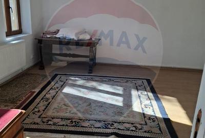 Casă cu 6 camere cu Teren 3300 Mp în Central - 8