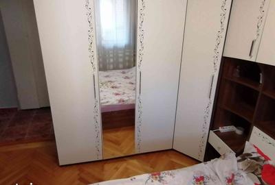 Apartament cu 3 camere semidecomandat în Micro 38 - 2