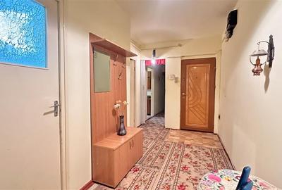Apartament cu 3 camere decomandat în Astra