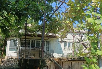 Casă cu 2 camere cu Teren 440 Mp în Ipotești