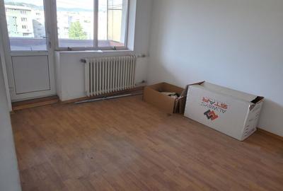 Apartament cu 3 camere semidecomandat în Central - 6