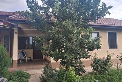 Casă individuală cu 3 camere cu Canalizare în Vânători
