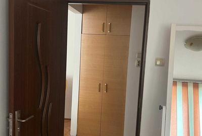 Apartament cu 2 camere semidecomandat în Tei