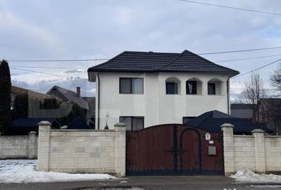 Casă cu 4 camere cu Teren 814 Mp în Central