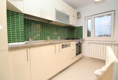 Apartament cu 3 camere decomandat în Drumul Taberei