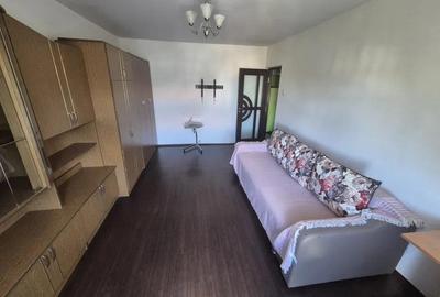 Garsonieră decomandată, mobilată în Nicolina