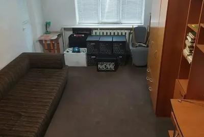 Apartament cu 3 camere decomandat în Rahova - 2