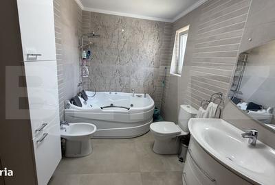Casă cu 4 camere în Central