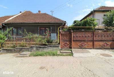 Casă cu 4 camere cu Teren 250 Mp în Central