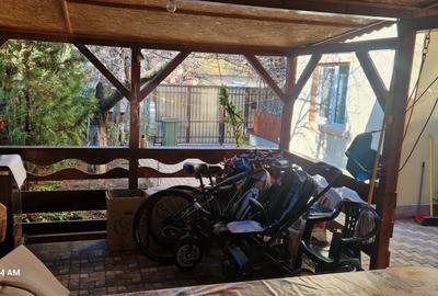Casă cu 9 camere cu Canalizare în Andronache - 2