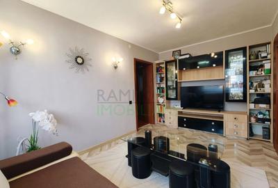 Apartament cu 3 camere semidecomandat în Florilor