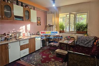 Apartament cu 2 camere decomandat în Micro 2