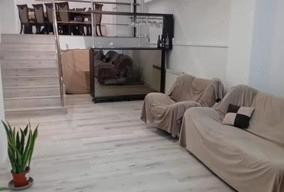 Casă cu 8 camere cu Teren 776 Mp în Central