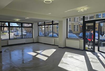 Spațiu comercial, de 70 mp, în 13 Decembrie - 2