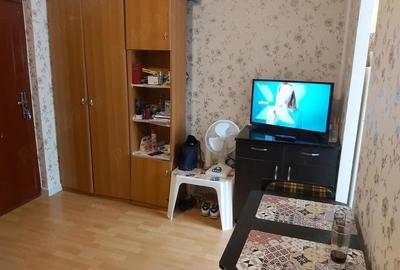 Garsonieră decomandată în Titan