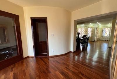 Casă individuală cu 10 camere cu Canalizare în Central - 27