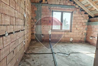 Casă cu 5 camere cu Teren 1912 Mp în Central