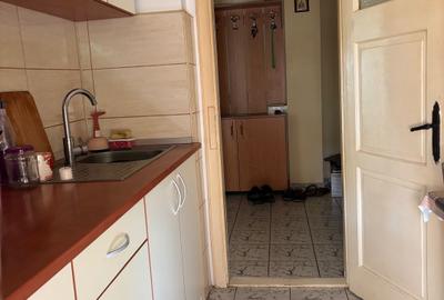 Apartament cu 3 camere decomandat în 9 Mai