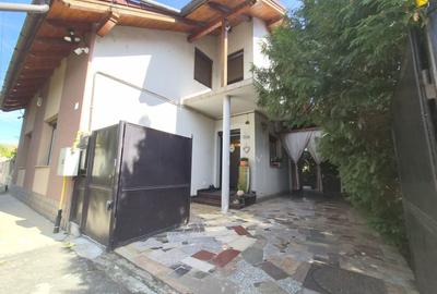 Casă individuală cu 6 camere cu Canalizare în Ronaț