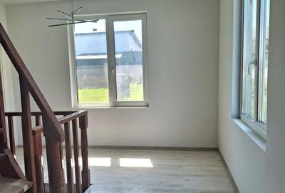 Casă cu 4 camere cu Teren 1000 Mp în Jucu