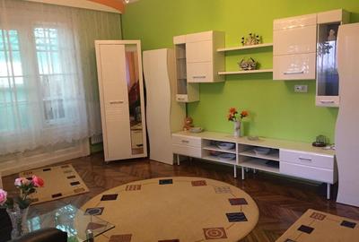 Apartament cu 4 camere decomandat în Central - 2