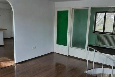 Spațiu comercial, de 90 mp, în Central