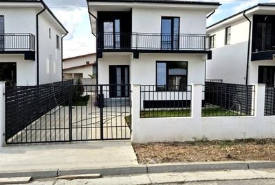 Casă individuală cu 4 camere cu Canalizare în Lumina
