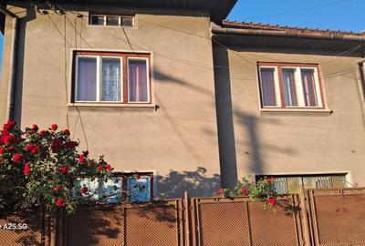 Casă cu 4 camere în Central - 2