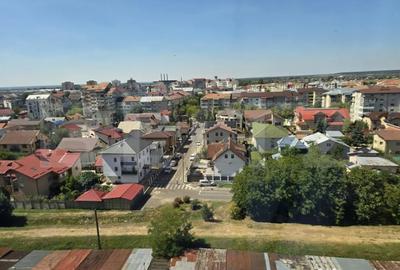 Apartament cu 3 camere decomandat în Micro 4